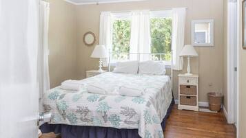 5 bedrooms, iron/ironing board, free WiFi, bed sheets