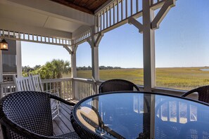 Outdoor dining - 15 Quarterdeck Lane - Resort Access Included! Golf Cart Included! Amazing Sunset Views! (Fripp Island)