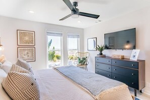 4 bedrooms, iron/ironing board, free WiFi, bed sheets