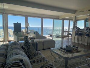 Smart TV - Panoramic Oceanfront Malibu Getaway (Malibu)