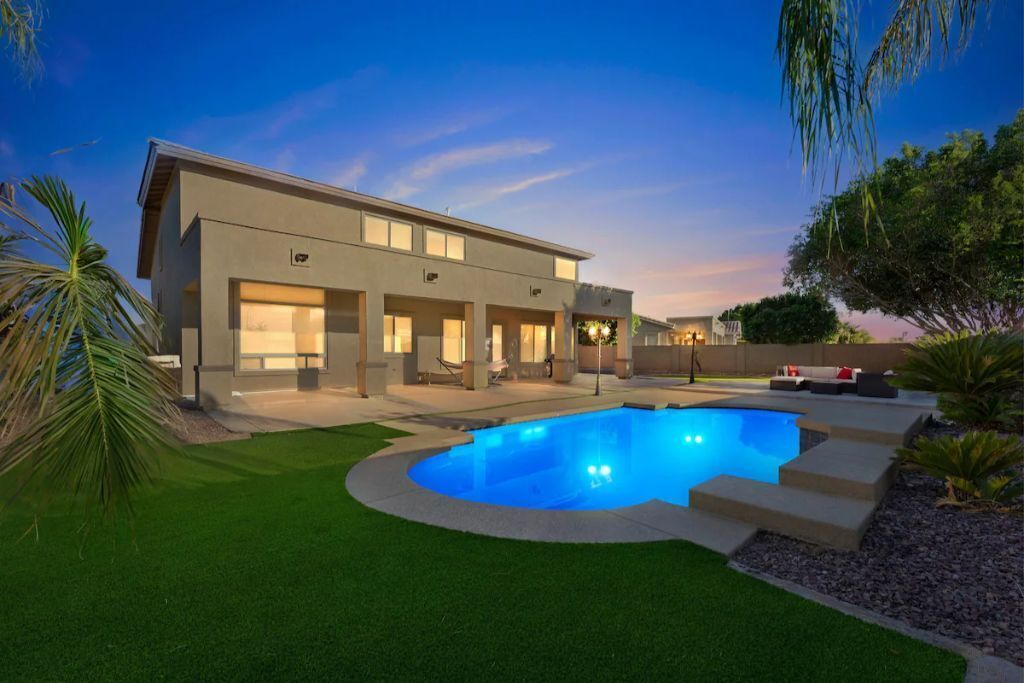 Spacious Luxury 5BR with Private Pool, Gameroom & BBQ
