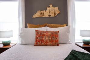1 bedroom, WiFi, bed sheets - Trendy Condo walking Distance to Bars, Restaurants, and Coffee Shop (Louisville)