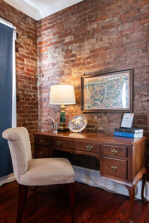 Interior - Trendy Condo walking Distance to Bars, Restaurants, and Coffee Shop (Louisville)