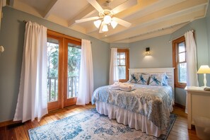 4 makuuhuonetta, silitysrauta/-lauta, ilmainen Wi-Fi, vuodevaatteet