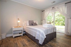 5 bedrooms, iron/ironing board, free WiFi, bed sheets