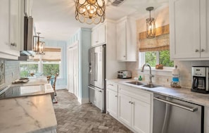 Fridge, microwave, oven, stovetop - 721 Sea Dragon Lane (Fripp Island)