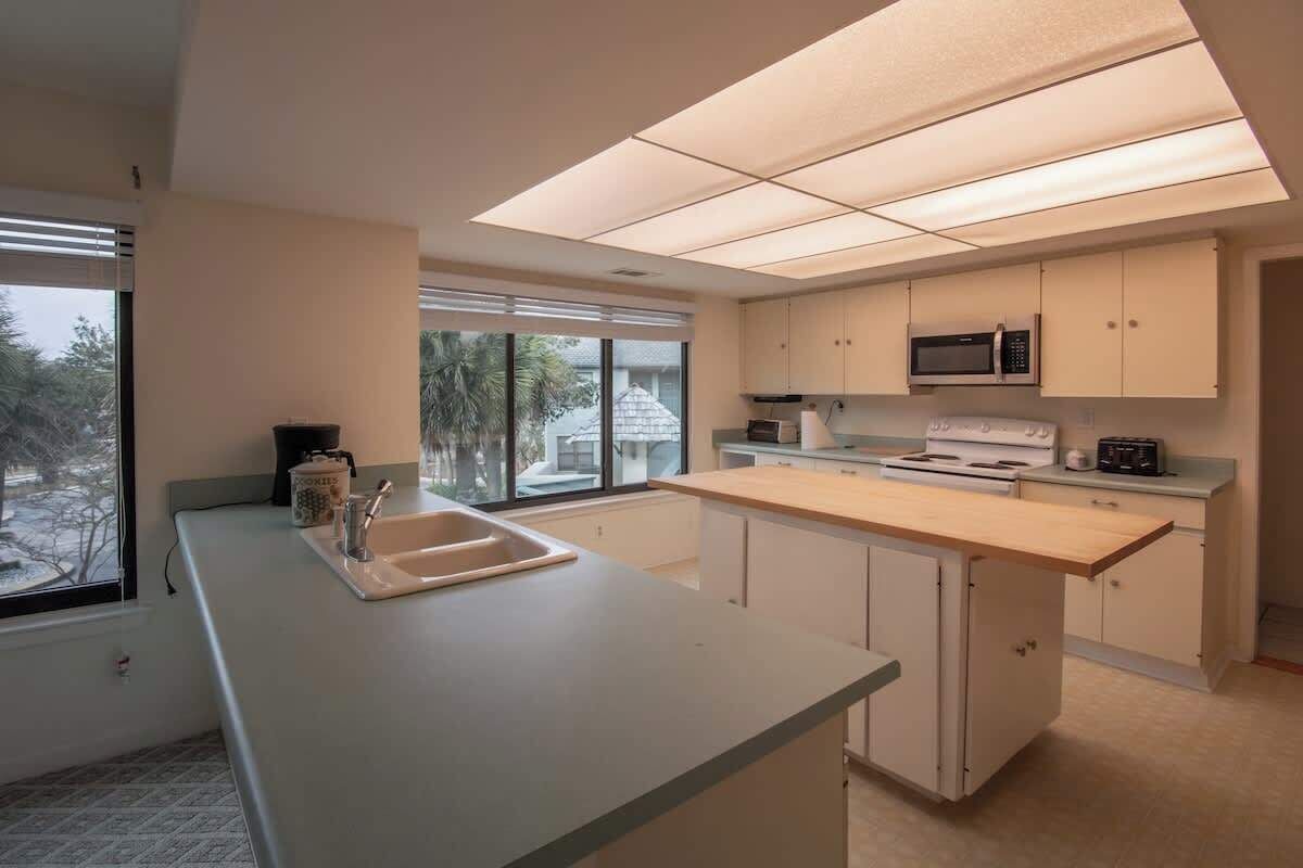 ثلاجة، ميكروويف، فرن، موقد طهي مسطح