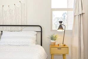 2 slaapkamers, een bureau, een strijkplank/strijkijzer, gratis wifi