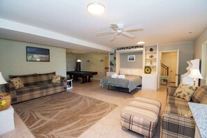 4 bedrooms, iron/ironing board, free WiFi, bed sheets