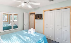 4 bedrooms, iron/ironing board, free WiFi, bed sheets