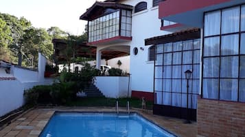 Outdoor pool, open 9:00 AM to 6:00 PM, sun loungers