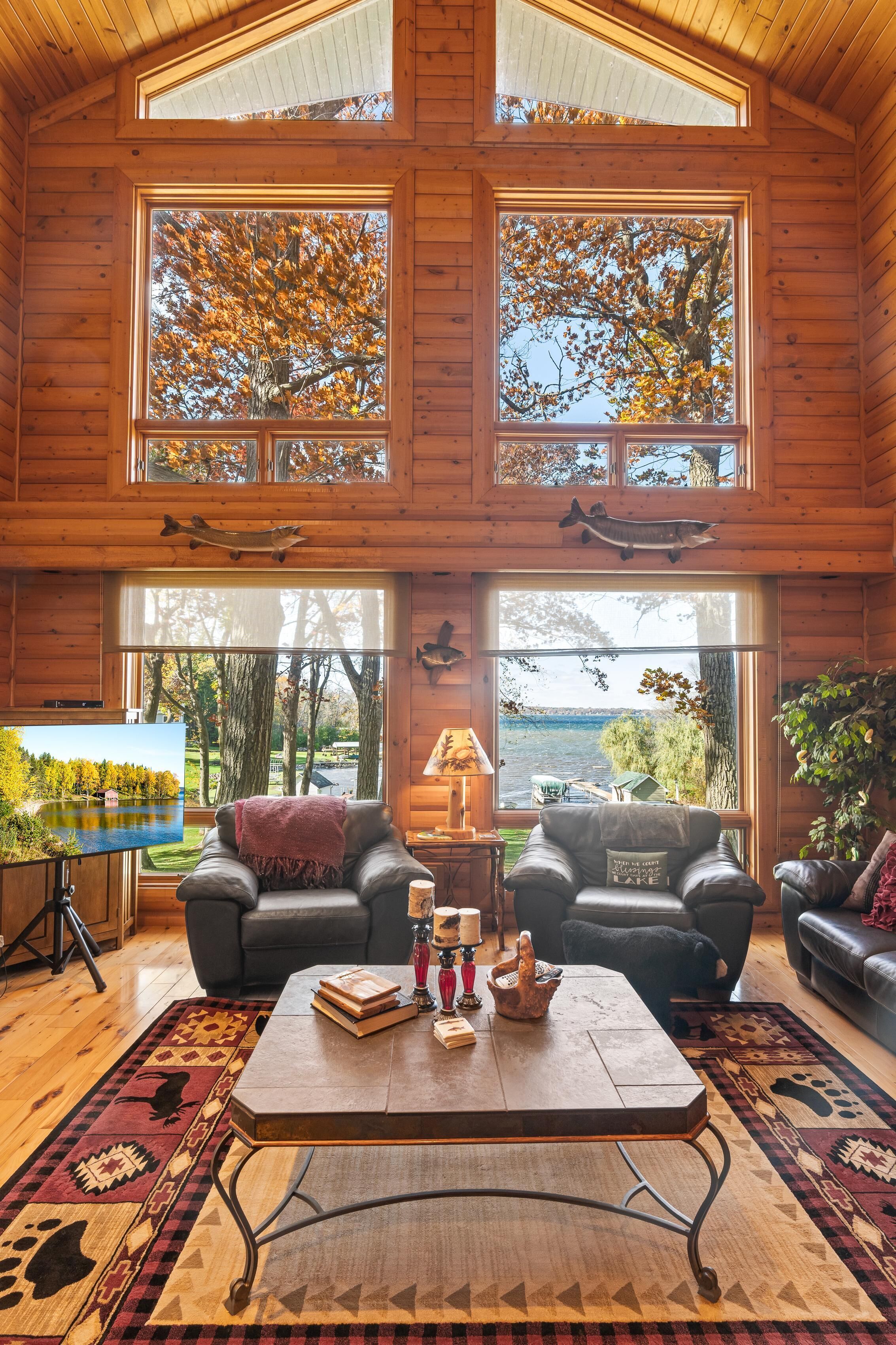 Large, woodsy retreat with incredible sunset views on Green Lake