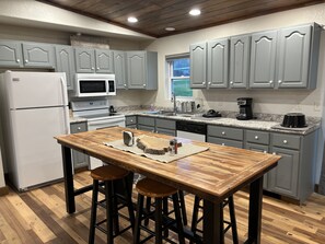 Fridge, microwave, oven, stovetop - Comfortable Country Home w Expansive Views of Beautiful Big Creek Valley (Sparta)