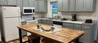 Comfortable Country Home w Expansive Views of Beautiful Big Creek Valley