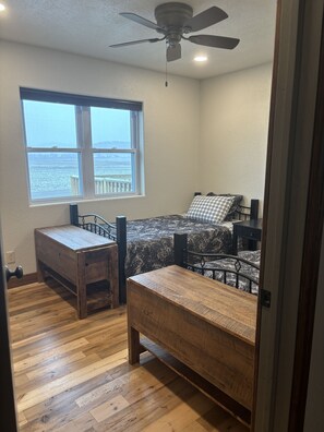 3 bedrooms, desk, iron/ironing board, free WiFi