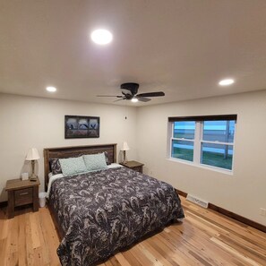 3 bedrooms, desk, iron/ironing board, free WiFi - Comfortable Country Home w Expansive Views of Beautiful Big Creek Valley (Sparta)