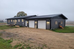 Exterior - Comfortable Country Home w Expansive Views of Beautiful Big Creek Valley (Sparta)