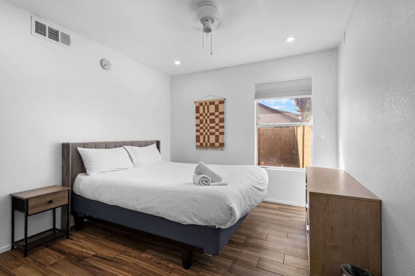 Desk, iron/ironing board, WiFi, bed sheets