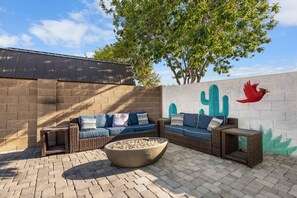 Terrace/patio - Glendale Pool House Oasis with Jacuzzi Billiards (Glendale)