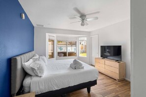 Desk, iron/ironing board, WiFi, bed sheets