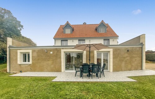 Cozy home in Carly with kitchen