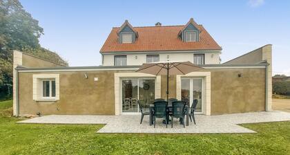 Cozy home in Carly with kitchen