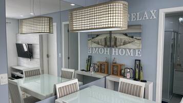 Perushuoneisto | Yksityinen keittiö | Keittoastiat/astiat/ruokailuvälineet