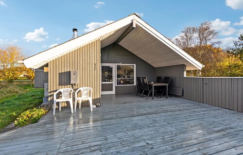 Awesome home in Hemmet with kitchen