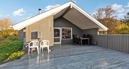 Awesome home in Hemmet with kitchen