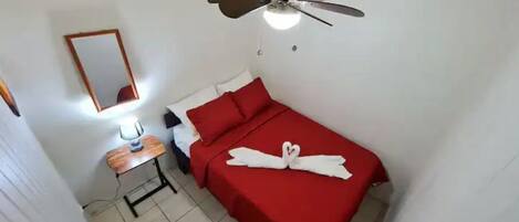 2 bedrooms, iron/ironing board, free WiFi