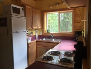Cookware/dishes/utensils, spices