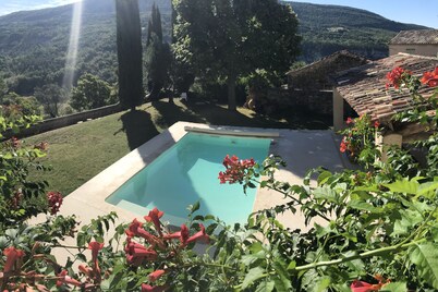 Large country house in a village in the Lubéron park, Forcalquier country