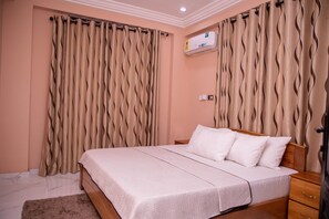 2 bedrooms, iron/ironing board, WiFi, bed sheets - Exclusive 2-Bedroom Furnished Apartment -  just over 25min drive to the Airport (Accra)