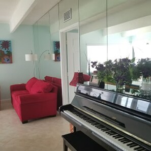 Interior - Beautiful gem by the sea!!!! Available April through December! Monthly rental (Vero Beach)