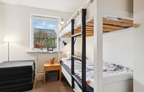 3 bedrooms, travel crib, free WiFi