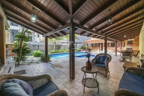 Terrace/patio - Casa Água Marinha 8 Quartos Para 30 Pessoas a 100 Metros do mar - Vivamariscal (Bombas Bombinhas)