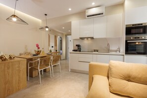 Comfort Villa | Private kitchen | Fridge, microwave, oven, stovetop - Hersonissos Beach Front Suites (Hersonissos)