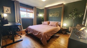 2 slaapkamers, een strijkplank/strijkijzer, wifi, beddengoed
