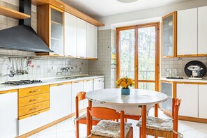 Refrigerador, microondas, parrilla de estufa y lavavajillas