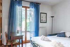 3 makuuhuonetta, silitysrauta/-lauta, vuodevaatteet