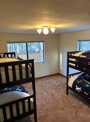 4 habitaciones, wifi gratis y ropa de cama