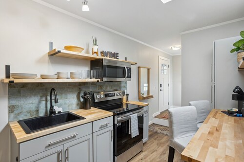Pet-Friendly Kent Vacation Rental, Walk to Lake!