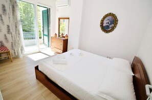 Grand Villa | 3 bedrooms, blackout curtains, iron/ironing board, free WiFi