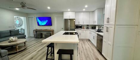 Fridge, microwave, stovetop, dishwasher