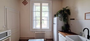KylskÄp, mikrovÄgsugn, ugn och spishÀll