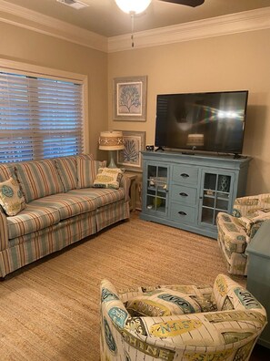 TV, video games, ping pong, books - Breezy Hutt~ Complimentary golf cart (Myrtle Beach)