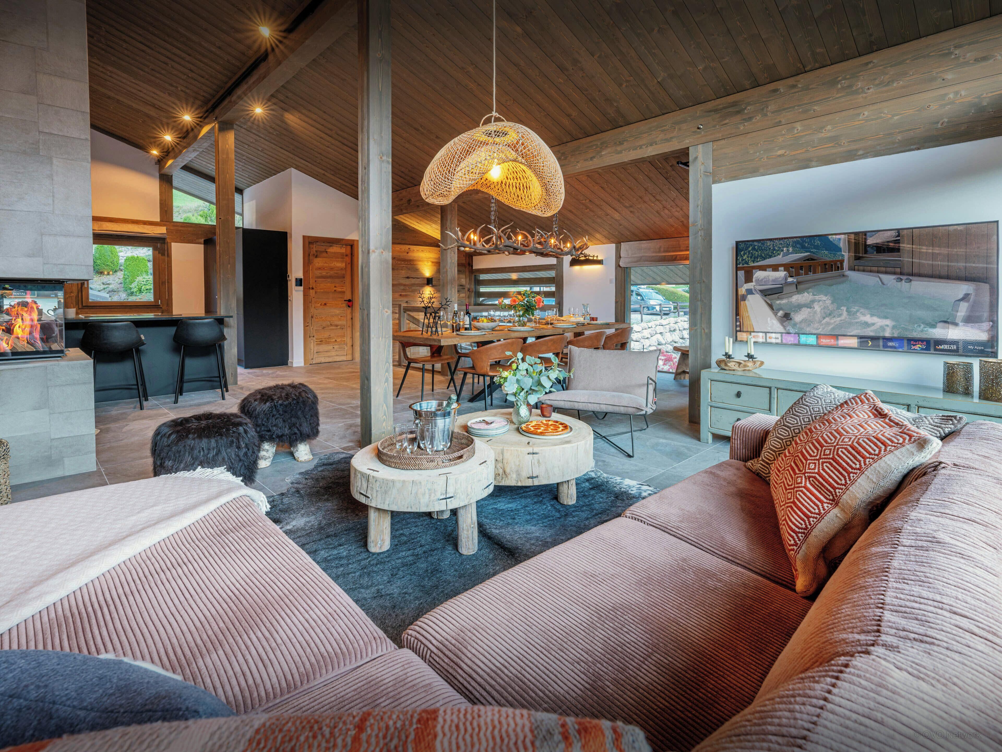 TV, fireplace