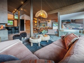 TV, fireplace