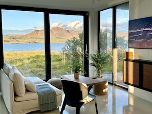 Smart TV, fireplace, table football, stereo
