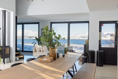 Private oceanfront paradise, northern lights immersion and wildlife